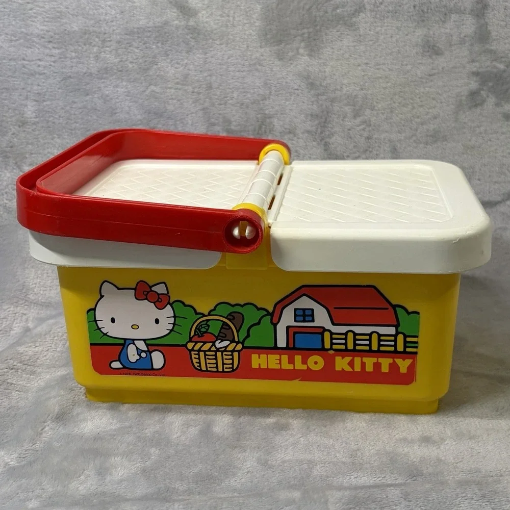 Vintage 1983 Sanrio Hello Kitty Plastic Picnic Basket Lunch Box 2 Cups Set‎